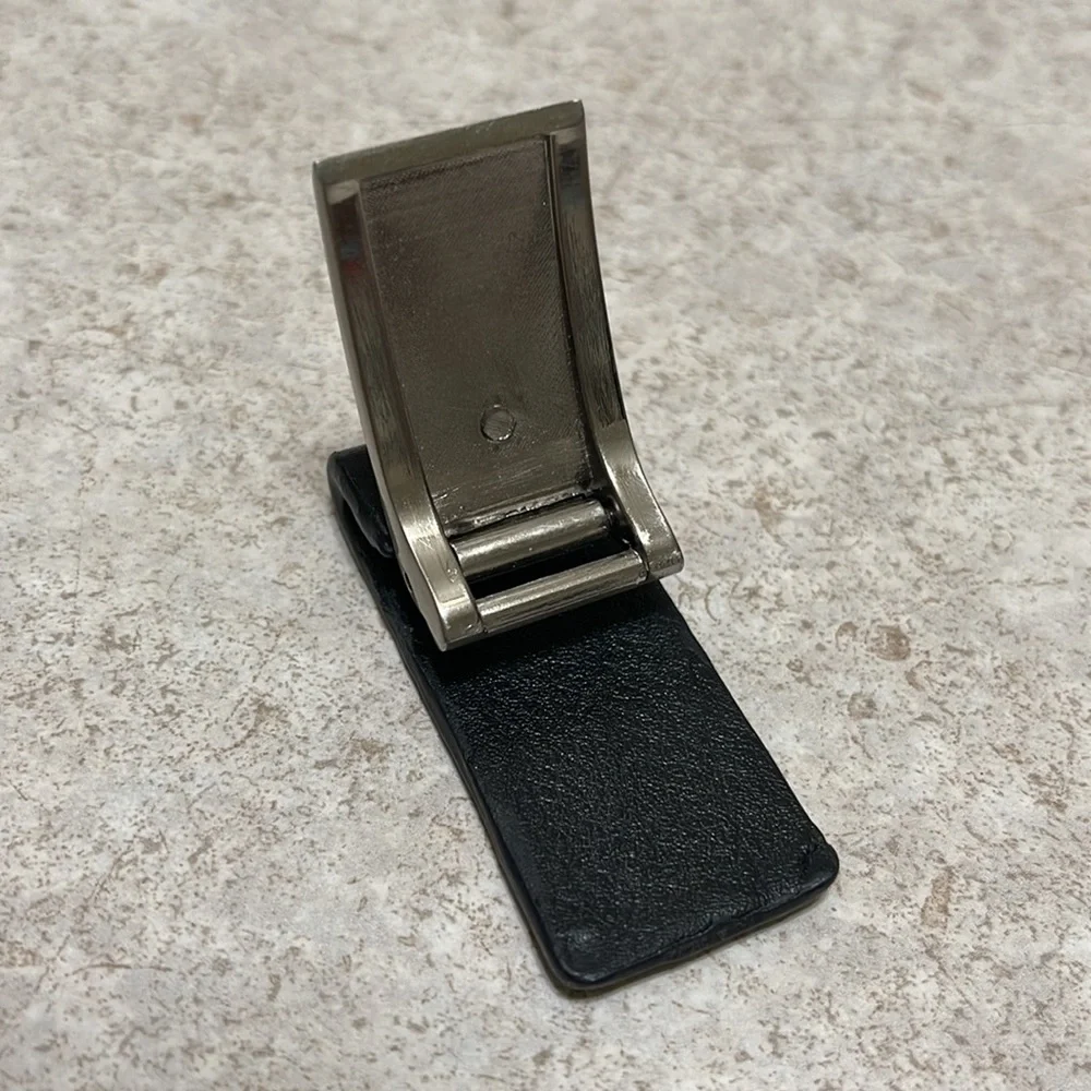 KENNETH COLE REACTION BLACK LEATHER & SILVER TONE LOGO MONEY CLIP
